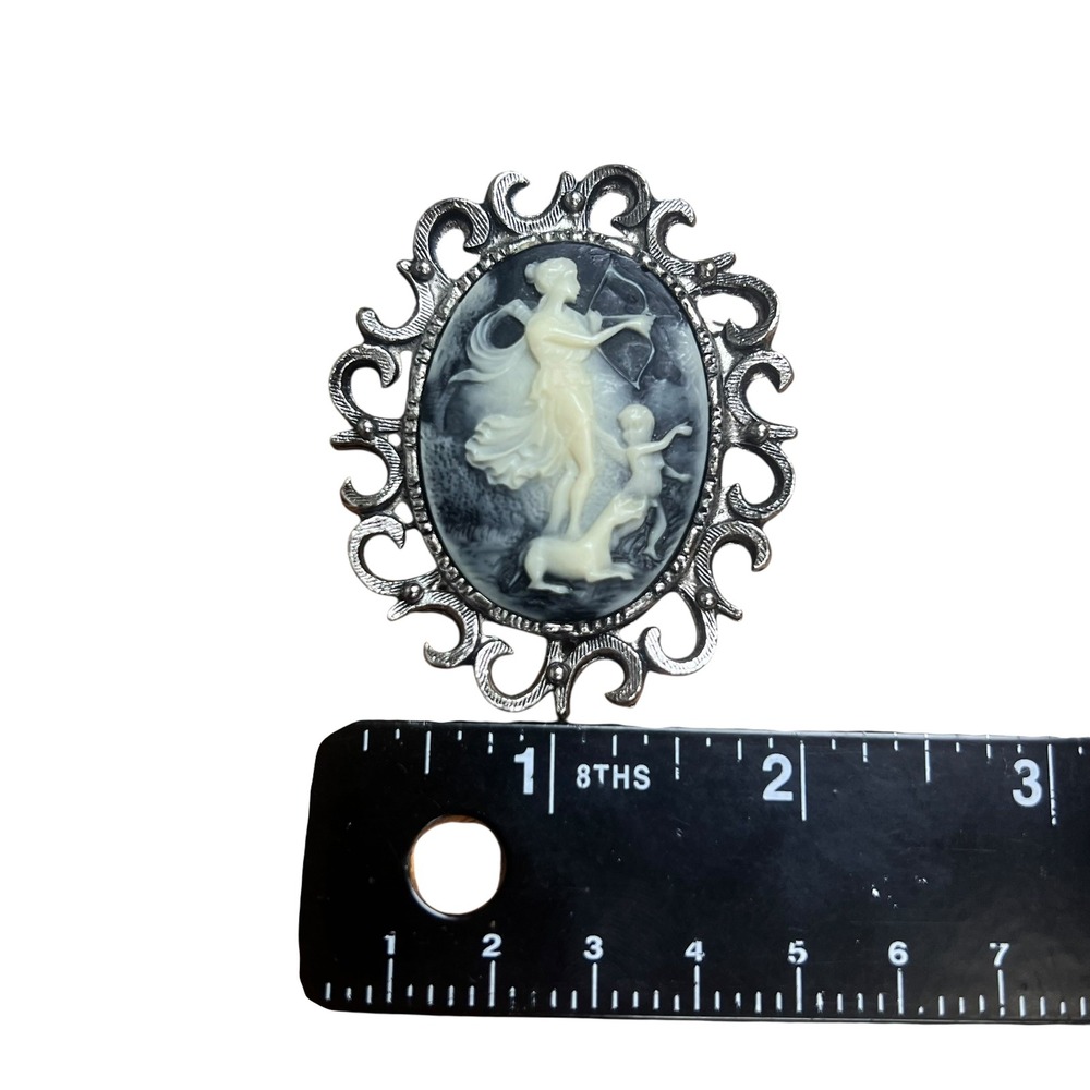 Vintage Style Diana the Huntress Cameo Brooch Silver Tone Filigree Frame Pin - Picture 6 of 6